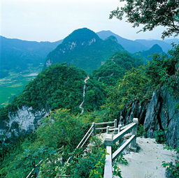 凌霄岩,凌霄岩和玉溪三洞哪个好玩