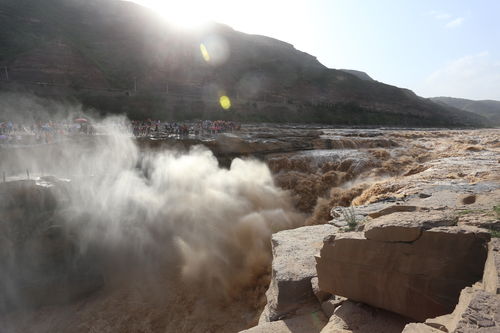 千里黄河一壶收是哪个瀑布,千里黄河一壶收指的是哪条瀑布