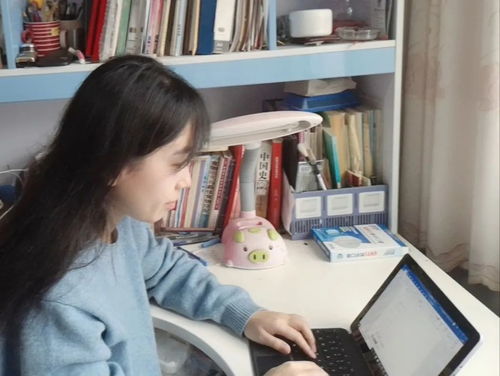 女教师上网课时遭家暴 警方回应,河南一女教师上网课时被家暴，学生报警，警方是如何处理这件事的？