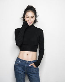 明朗秀美,黄鹤楼中描写明朗秀美草木峥嵘的风光的两句诗是？