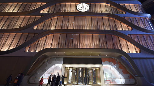 某商场销售一批名牌衬衫,某商场销售一批名牌衬衫,平均每天可销售20件每件盈利40元,为了扩大销售,增加盈利,尽力减少库存,