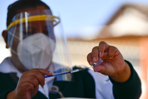 某种商品因换季准备打折出售,某种商品因换季准备打折出售若按标价的7.5折出售将亏25元,而按标价的9折出售将赚20元