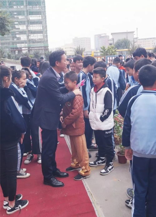 母爱似海父爱如山,“父爱如山母爱如海”的意思是什么