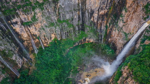 气势磅礴的意思,气势磅礴的意思是什么