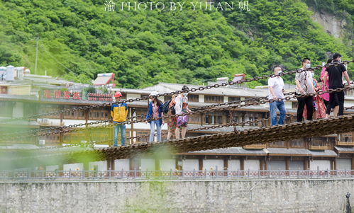 泸定桥在哪条河上,泸定桥是位于哪条河流上的一座