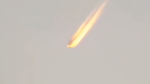 美国上空惊现巨型发光火柱,美国惊现发光“火柱”，这一现象是怎样形成的？