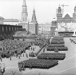 莫斯科新闻,《穷人》的写作背景