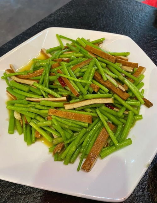 蒌蒿满地芦芽短正是河豚欲上时的意思,“蒌蒿满地芦芽短，正是河豚欲上时”是什么意思